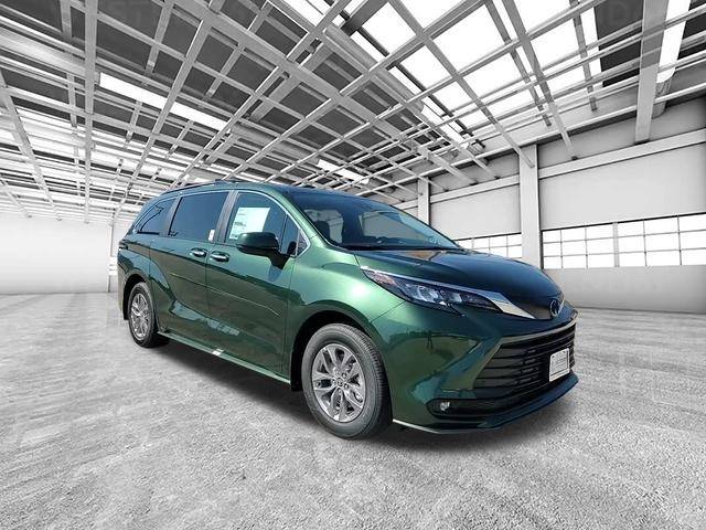 2025 Toyota Sienna XLE — Minivan — 10 mi — Chicago, IL