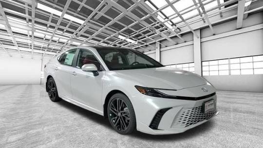 2025 Toyota Camry Hybrid XSE — Sedan — 33,000 mi — Chicago, IL