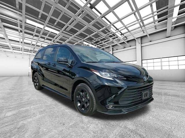 2025 Toyota Sienna Woodland Edition — Minivan — 4,238 mi — Chicago, IL