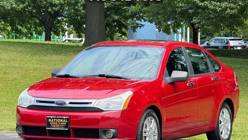 2010 Ford Focus SEL — Sedan — 121,514 mi — Cleveland, OH