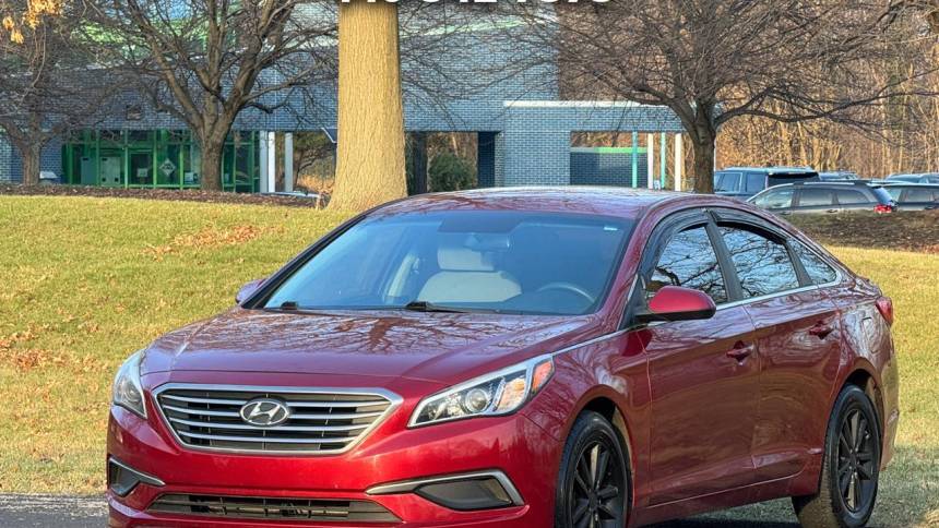 2016 Hyundai Sonata SE — Sedan — 136,728 mi — Cleveland, OH