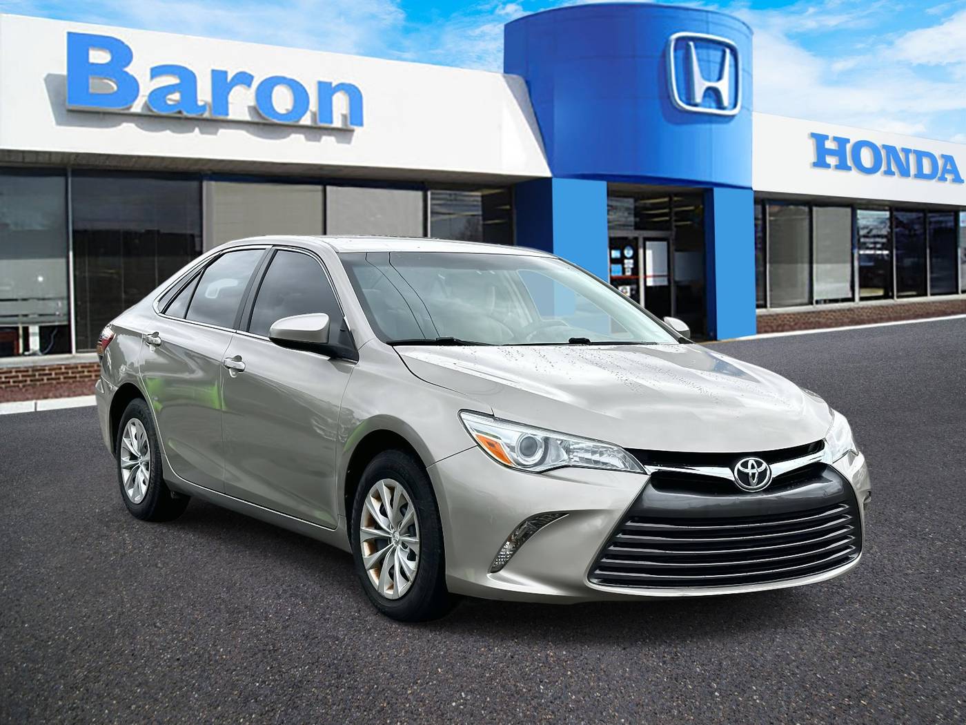 2016 Toyota Camry XLE — Sedan — 67,837 mi — Patchogue, NY