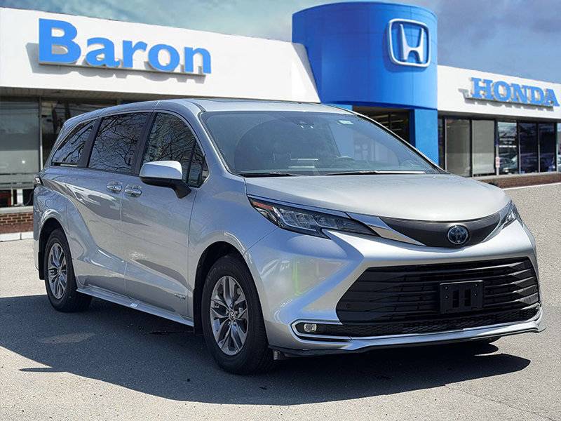 2021 Toyota Sienna XLE — Minivan — 33,438 mi — Patchogue, NY