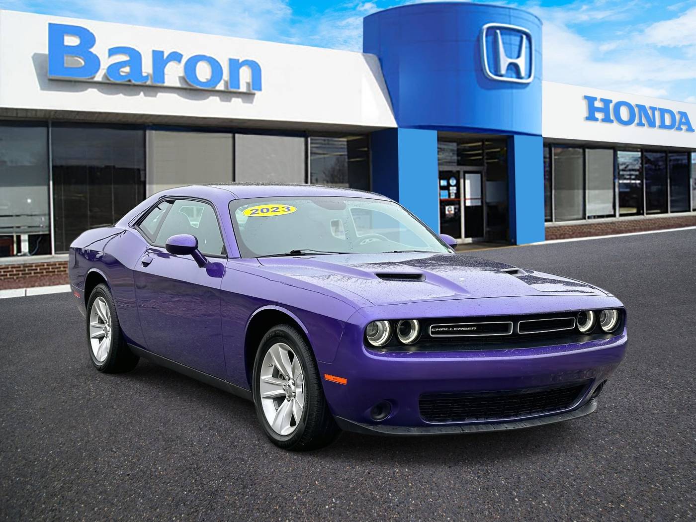 2023 Dodge Challenger SXT — Coupe — 42,352 mi — Patchogue, NY