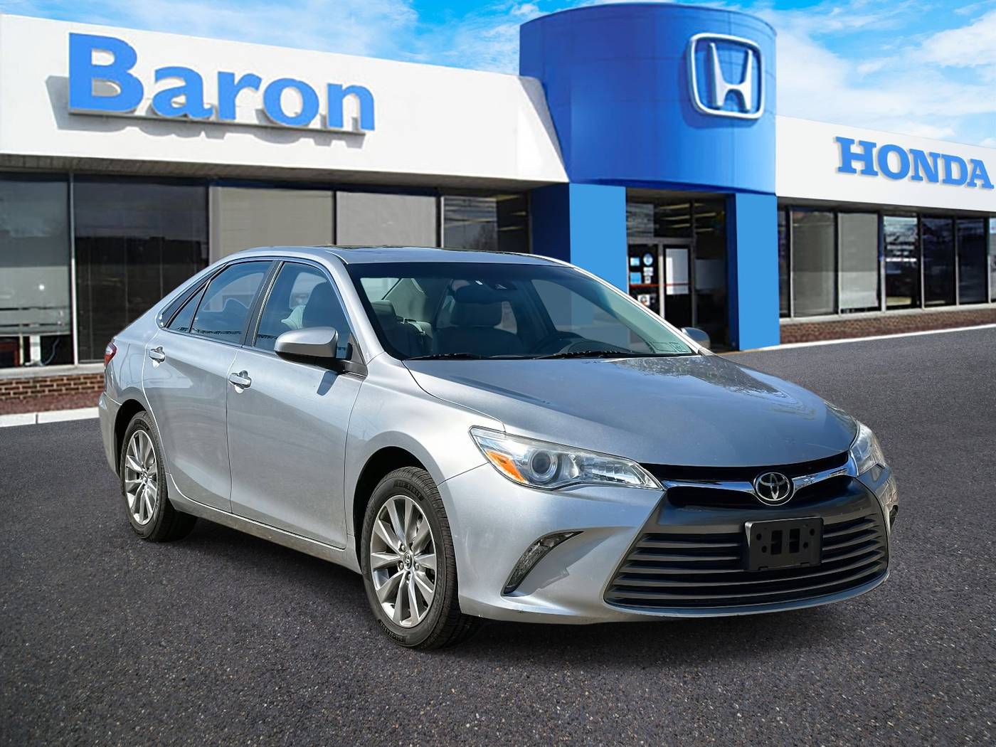 2017 Toyota Camry XLE — Sedan — 30,268 mi — Patchogue, NY