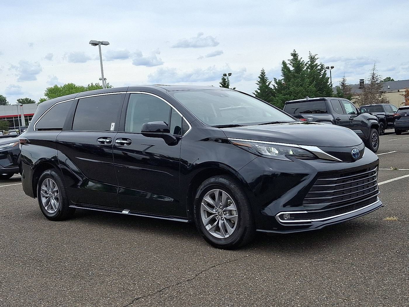 2024 Toyota Sienna XLE — Minivan — 17,089 mi — Trevose, PA