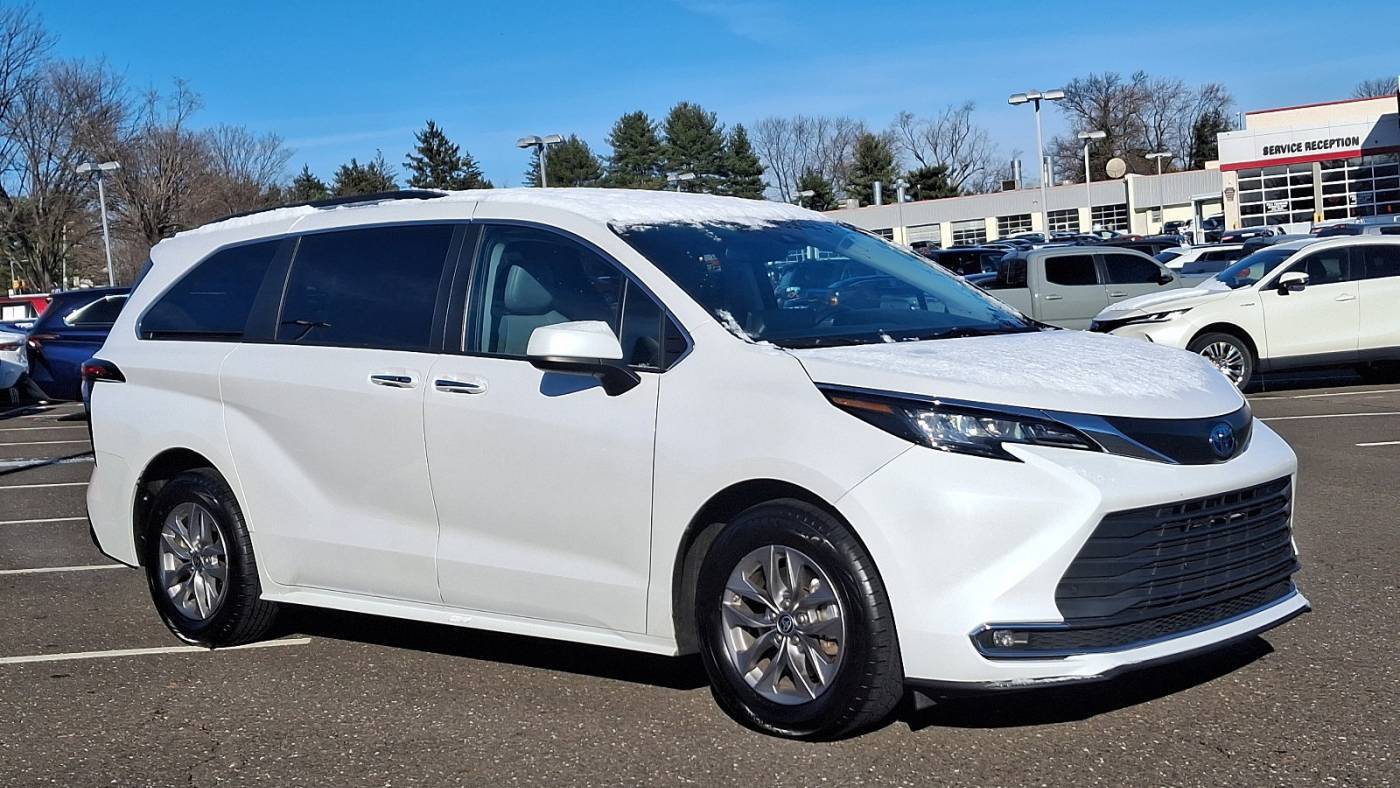 2023 Toyota Sienna XLE — Minivan — 53,932 mi — Trevose, PA