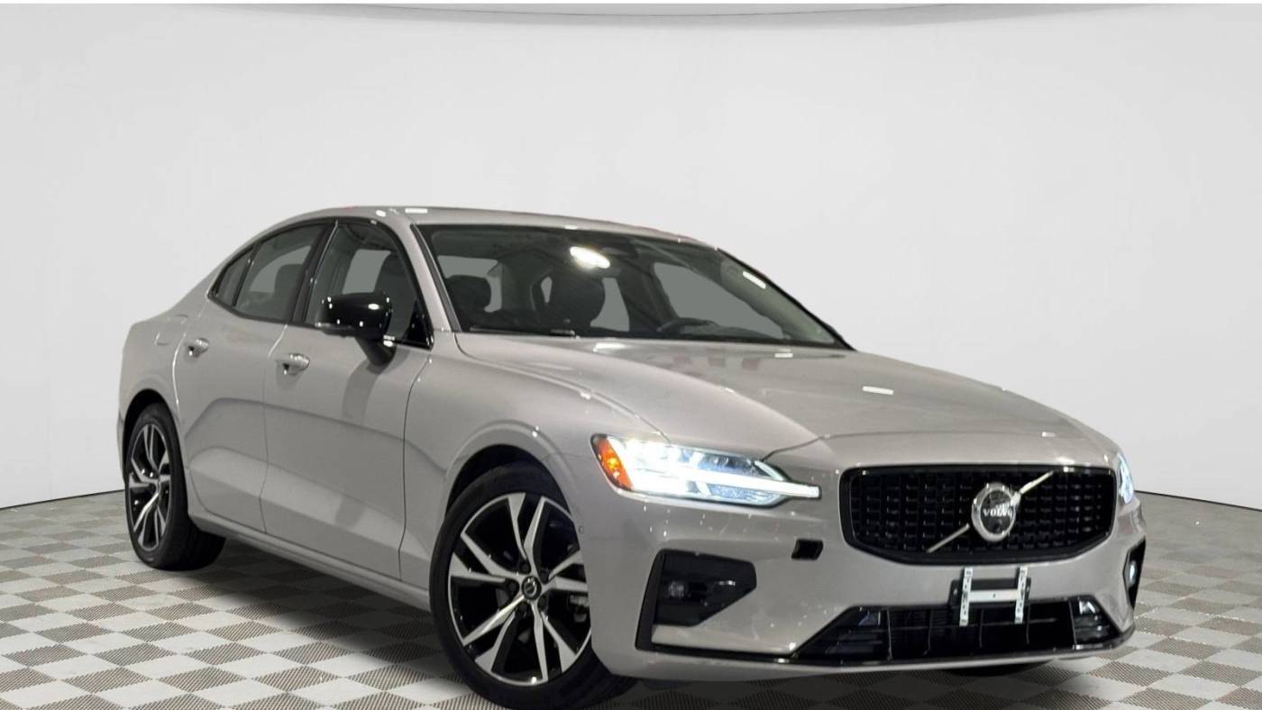 2024 Volvo S60 B5 Plus Dark Theme