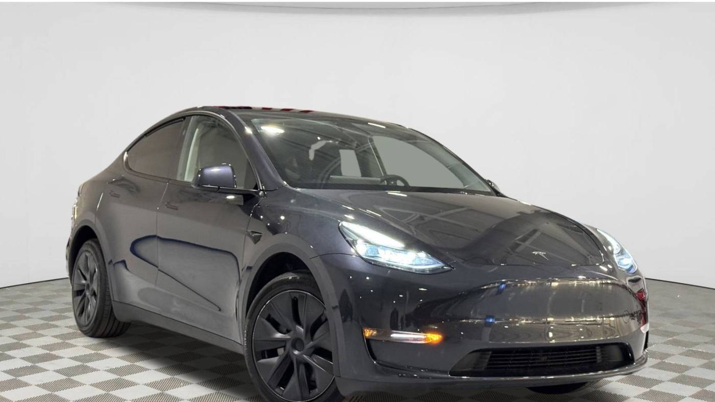 2024 Tesla Model Y Long Range — SUV — 5,928 mi — Louisville, KY