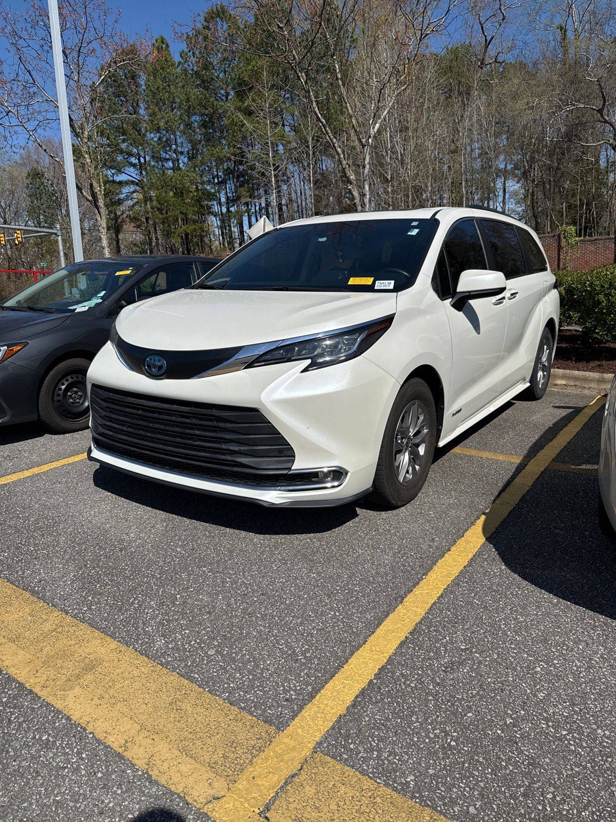 2021 Toyota Sienna XLE — Minivan — 61,121 mi — Durham, NC