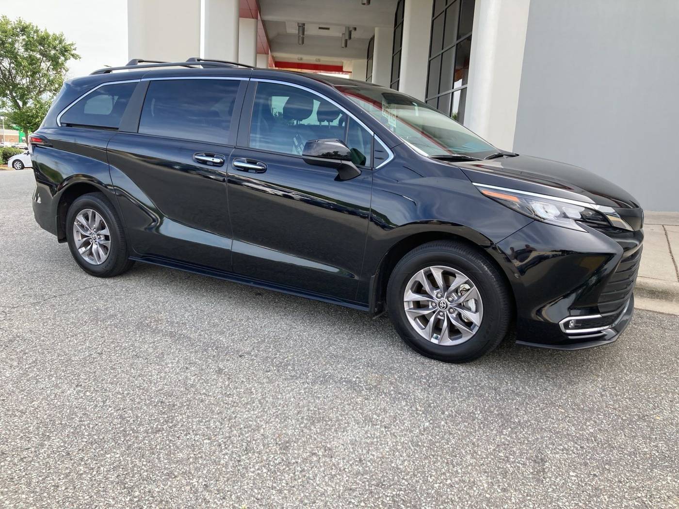 2024 Toyota Sienna XLE — Minivan — 34,827 mi — Durham, NC