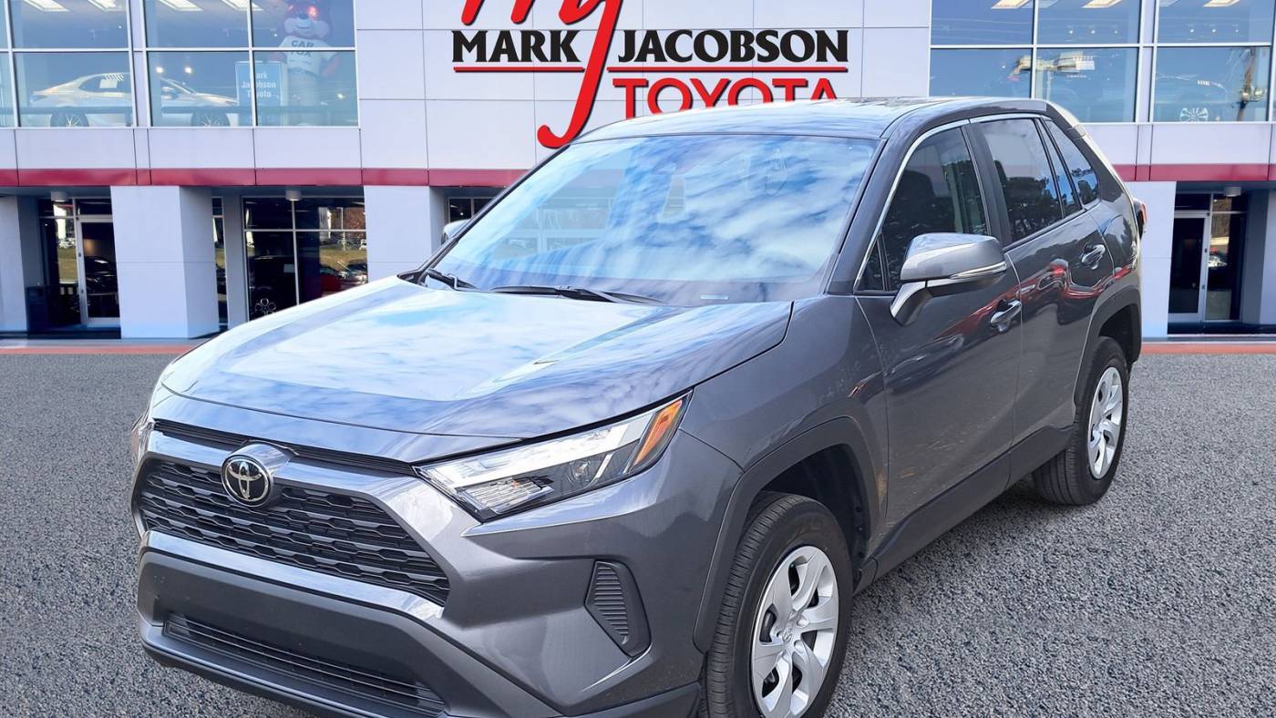 2025 Toyota RAV4 LE — SUV — 958 mi — Durham, NC