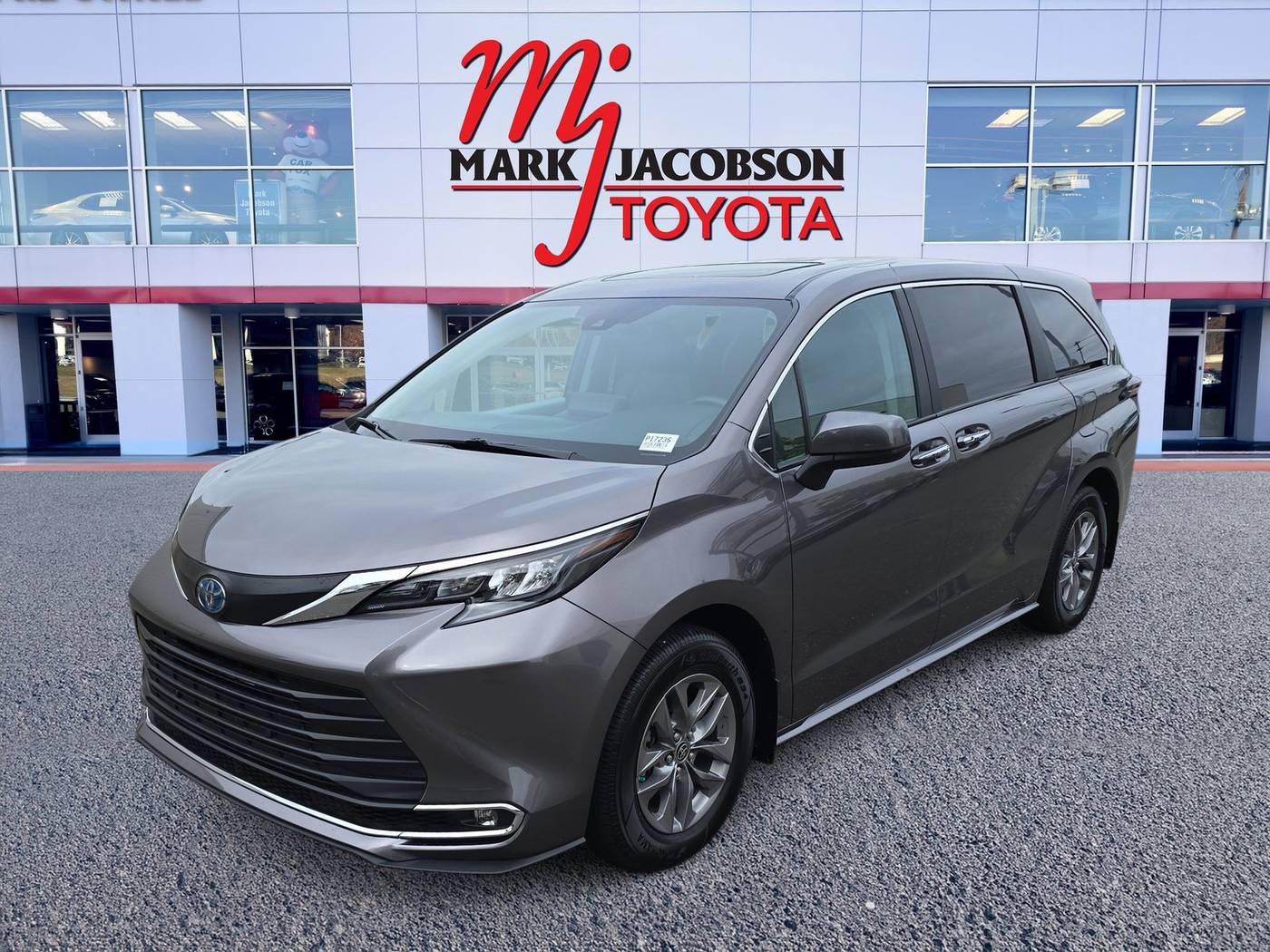 2024 Toyota Sienna XLE — Minivan — 13,209 mi — Durham, NC