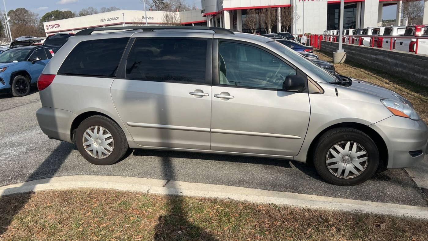 2006 Toyota Sienna LE — Minivan — 155,494 mi — Durham, NC