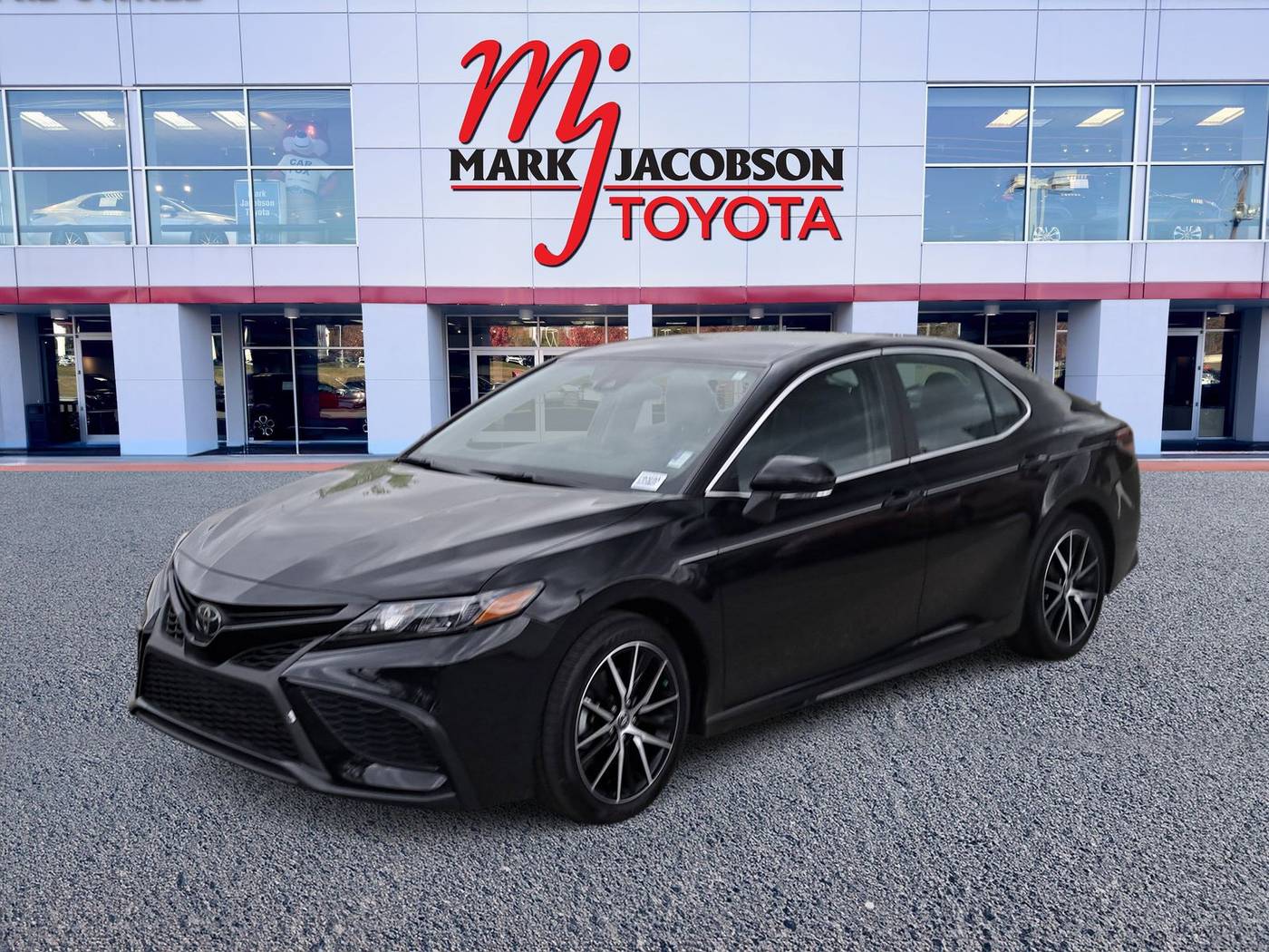 2023 Toyota Camry SE — Sedan — 10,580 mi — Durham, NC