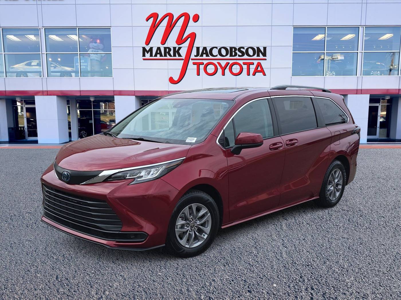 2023 Toyota Sienna LE — Minivan — 47,619 mi — Durham, NC