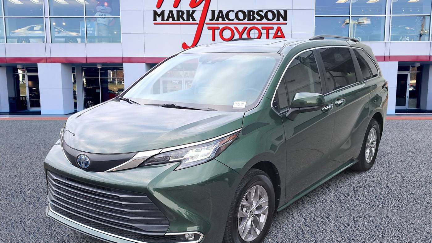 2022 Toyota Sienna XLE — Minivan — 69,237 mi — Durham, NC