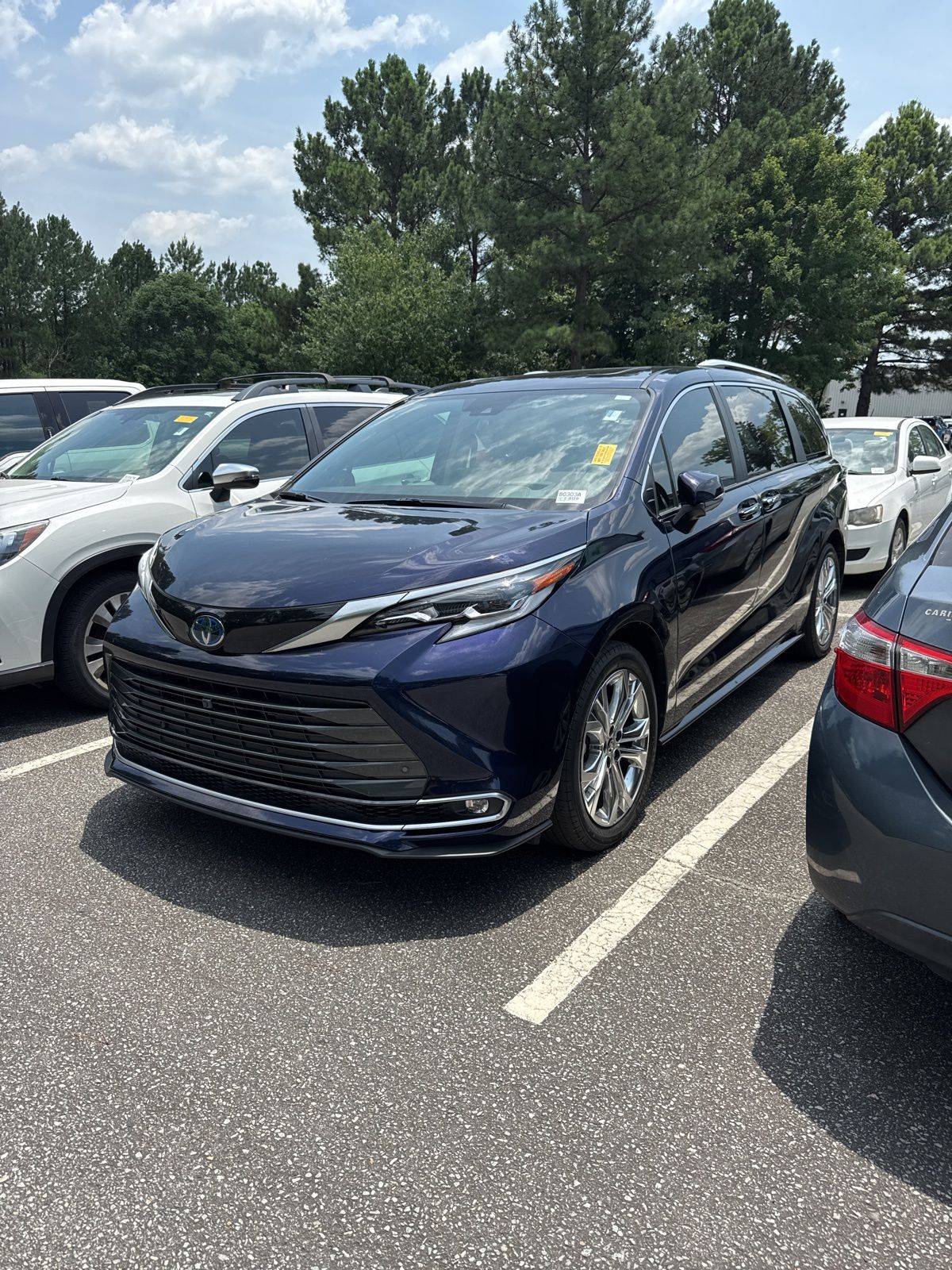 2023 Toyota Sienna Platinum — Minivan — 40,554 mi — Durham, NC
