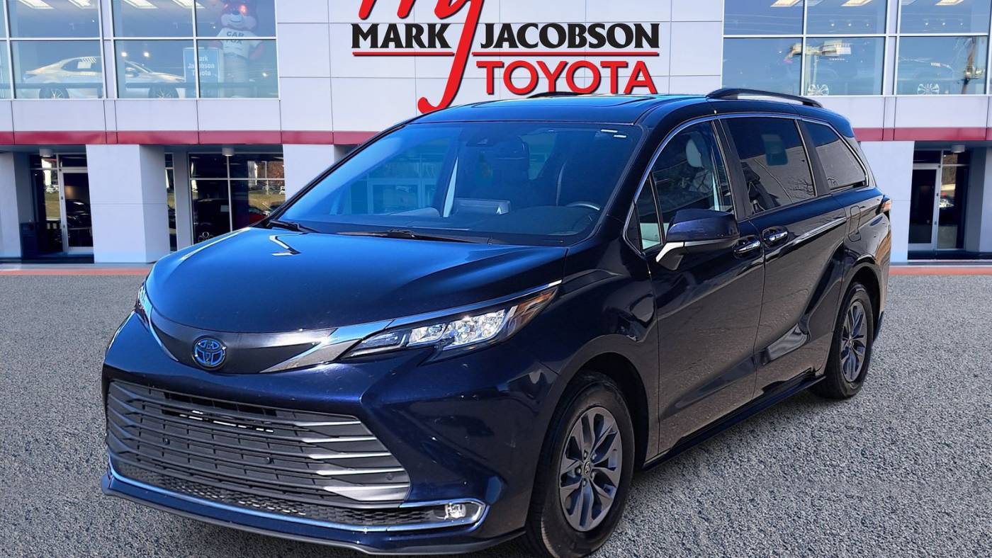 2023 Toyota Sienna XLE — Minivan — 62,000 mi — Durham, NC