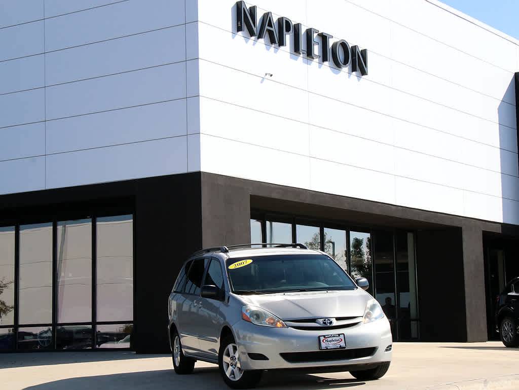 2007 Toyota Sienna LE — Minivan — 97,261 mi — Naperville, IL
