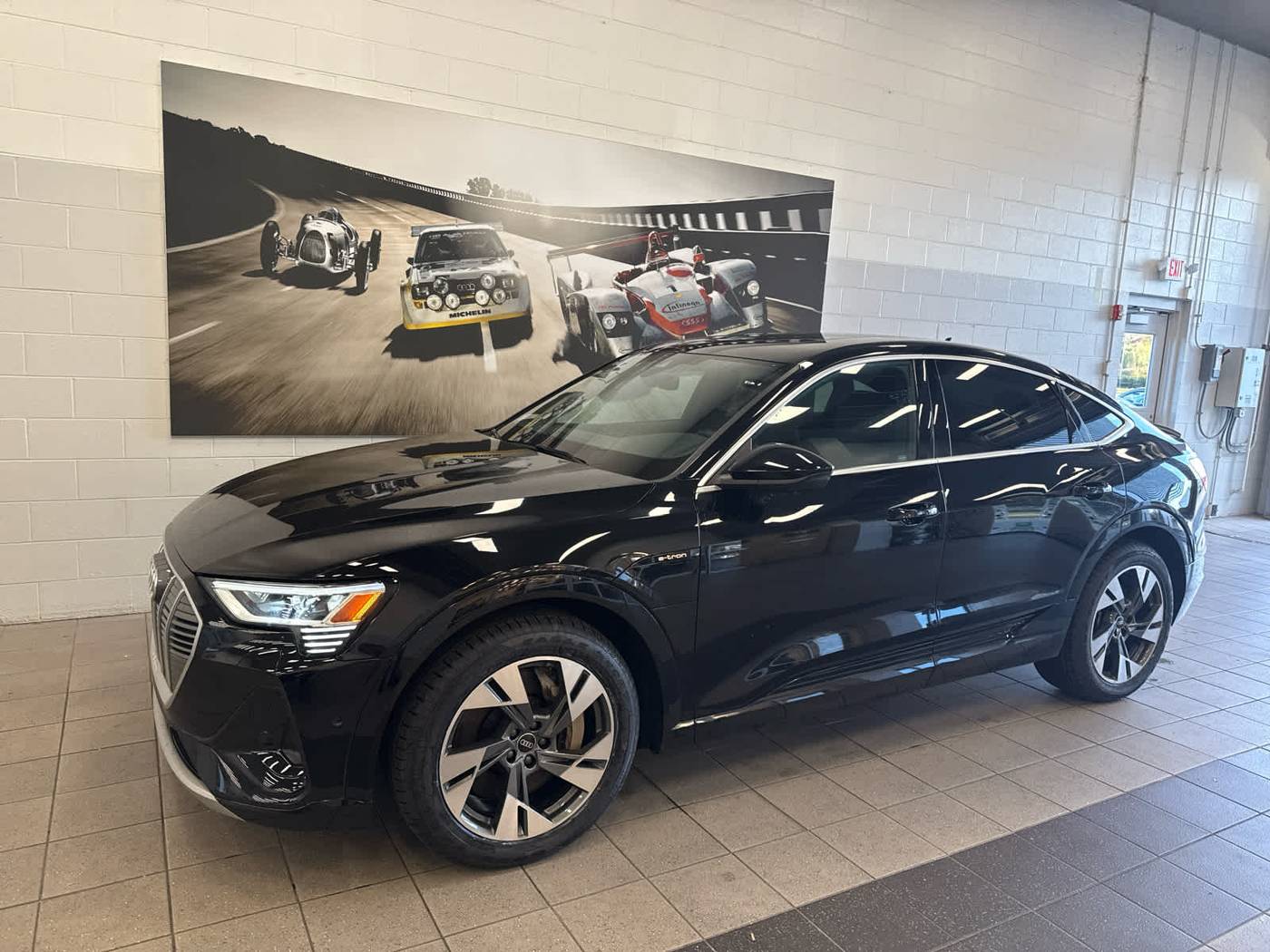 2023 Audi e-tron S line Premium Plus — SUV — 27,472 mi — Naperville, IL