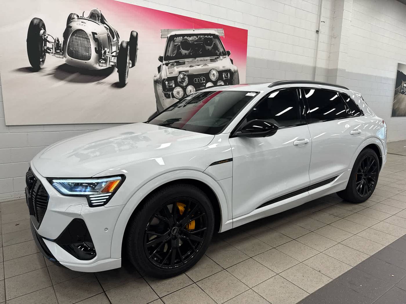 2022 Audi e-tron Chronos — SUV — 33,420 mi — Naperville, IL