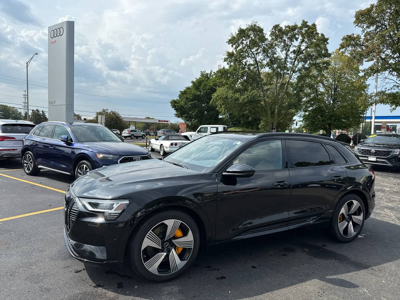2023 Audi e-tron Premium Plus — SUV — 17,960 mi — Naperville, IL