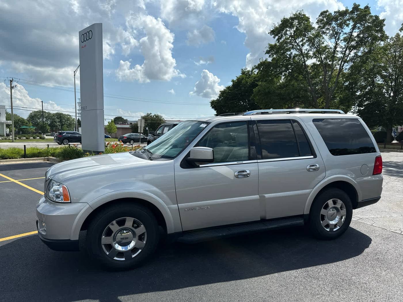 2005 Lincoln Navigator Luxury — SUV — 76,421 mi — Naperville, IL