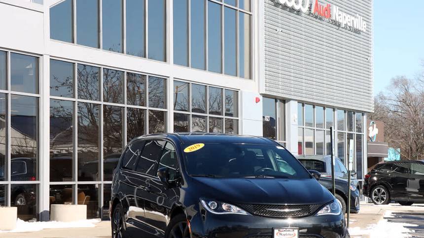 2019 Chrysler Pacifica Touring Plus — Minivan — 73,241 mi — Naperville, IL