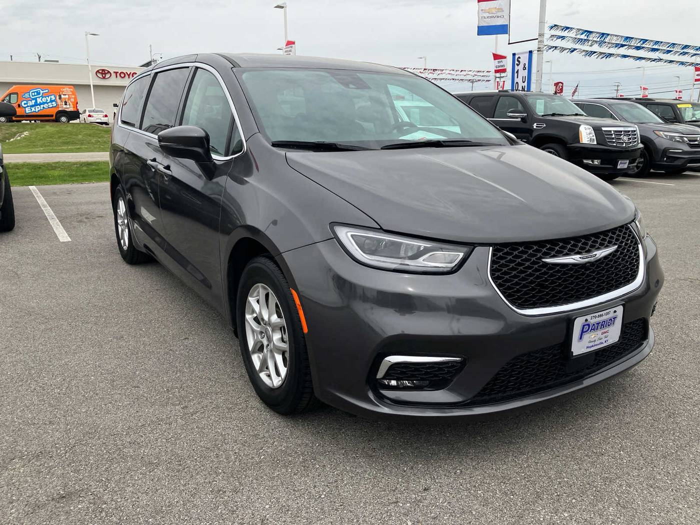 2023 Chrysler Pacifica Touring L — Minivan — 66,748 mi — Hopkinsville, KY