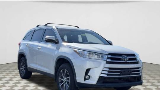 2019 Toyota Highlander SE V6 — SUV — 57,074 mi — Clarksville, IN