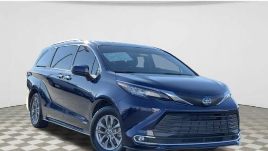 2021 Toyota Sienna XLE — Minivan — 45,379 mi — Clarksville, IN
