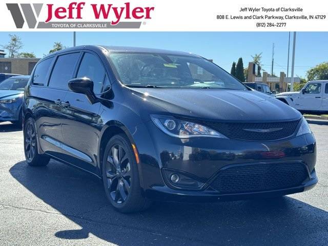 2018 Chrysler Pacifica Touring Plus — Minivan — 77,187 mi — Clarksville, IN
