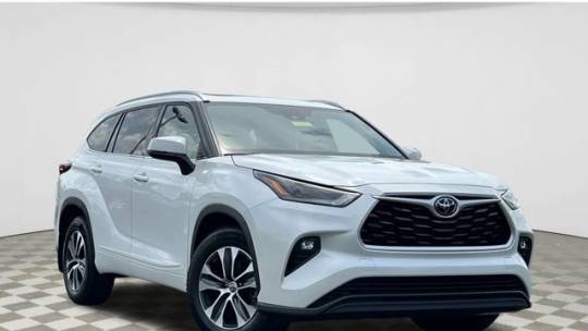 2021 Toyota Highlander XLE — SUV — 51,129 mi — Clarksville, IN