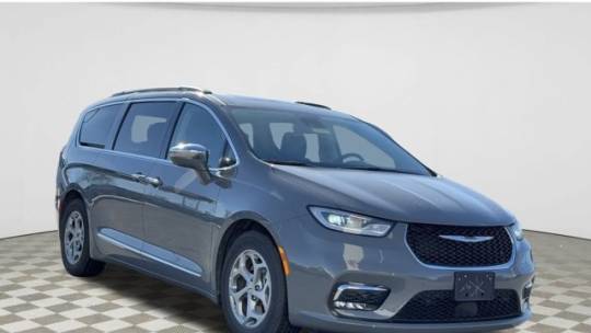 2022 Chrysler Pacifica Limited — Minivan — 71,037 mi — Clarksville, IN