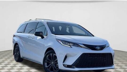 2022 Toyota Sienna XSE — Minivan — 27,325 mi — Clarksville, IN