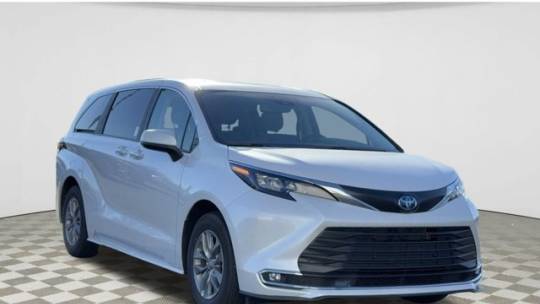 2024 Toyota Sienna XLE — Minivan — 30,168 mi — Clarksville, IN