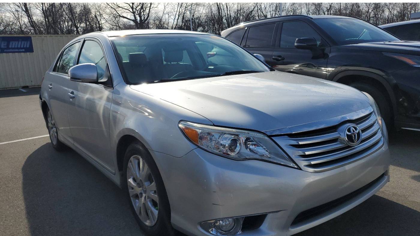 2011 Toyota Avalon Limited — Sedan — 106,467 mi — Indianapolis, IN