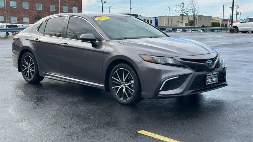 2024 Toyota Camry SE — Sedan — 16,553 mi — St. Louis, MO