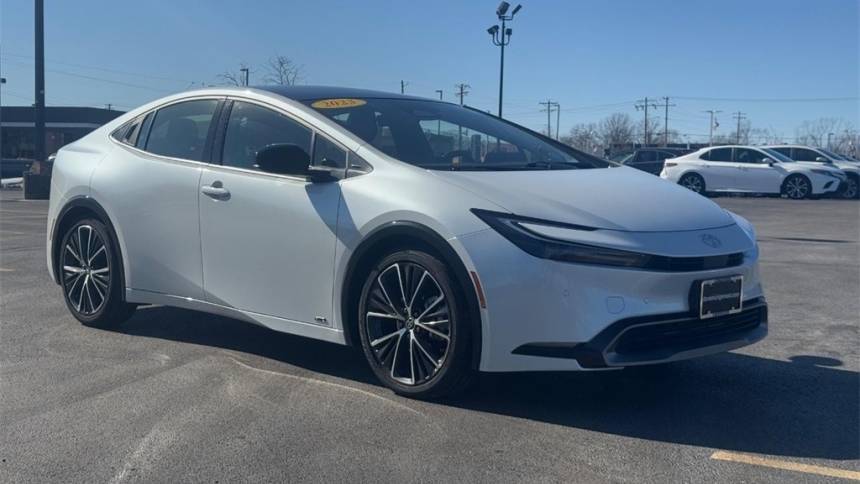 2023 Toyota Prius Limited — Hatchback — 10,226 mi — St. Louis, MO