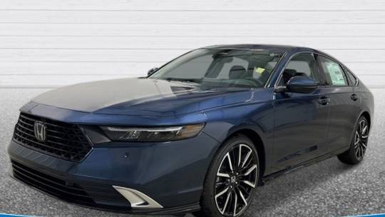 2025 Honda Accord Hybrid Touring — Sedan — 3,284 mi — St. Louis, MO