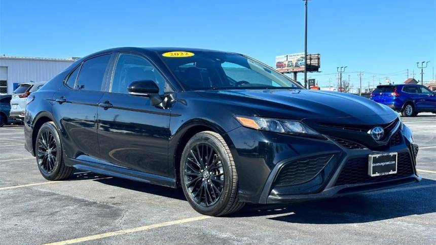 2022 Toyota Camry Hybrid SE Nightshade — Sedan — 35,899 mi — St. Louis, MO