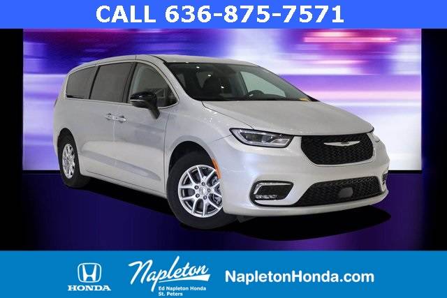 2024 Chrysler Pacifica Touring L — Minivan — 30,590 mi — St. Peters, MO