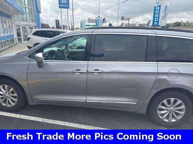 2017 Chrysler Pacifica Touring L — Minivan — 156,630 mi — St. Peters, MO