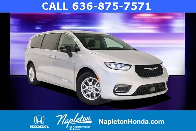 2024 Chrysler Pacifica Touring L — Minivan — 33,174 mi — St. Peters, MO