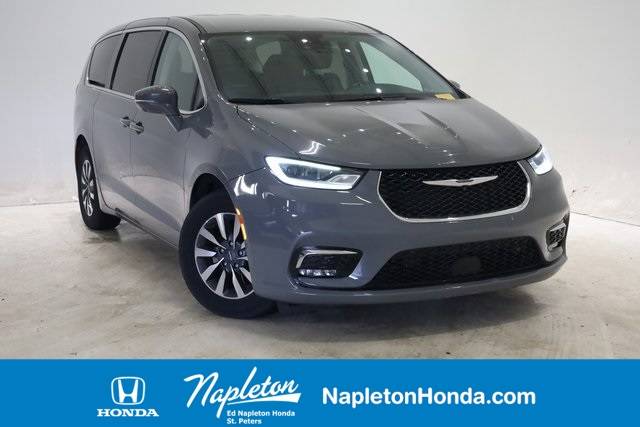 2022 Chrysler Pacifica Hybrid Touring L — Minivan — 65,003 mi — St. Peters, MO