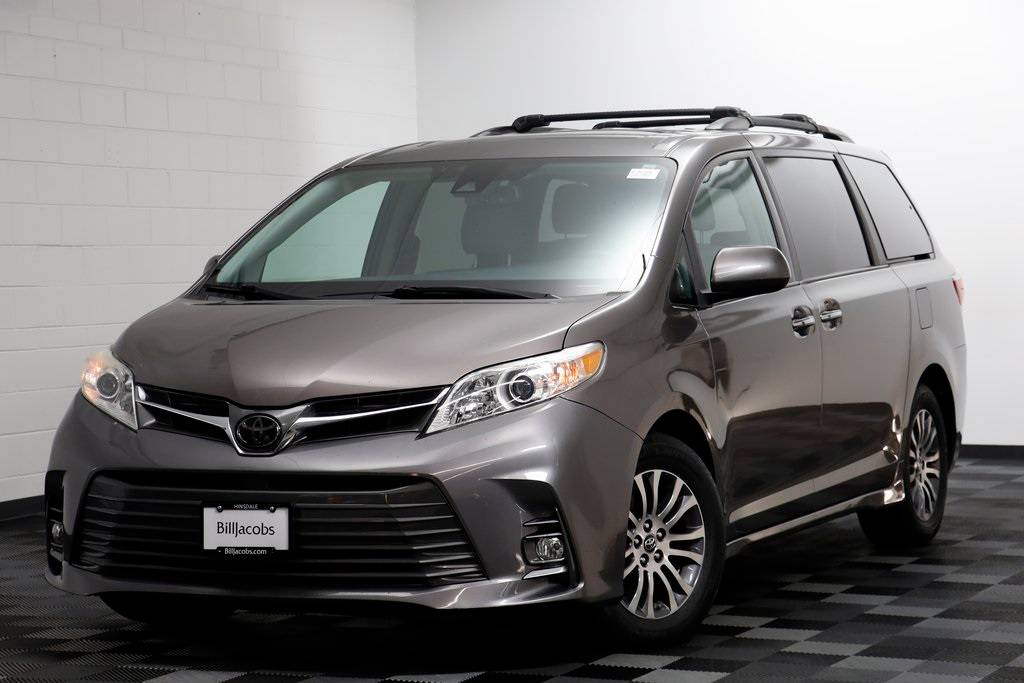 2018 Toyota Sienna XLE — Minivan — 96,807 mi — Hinsdale, IL