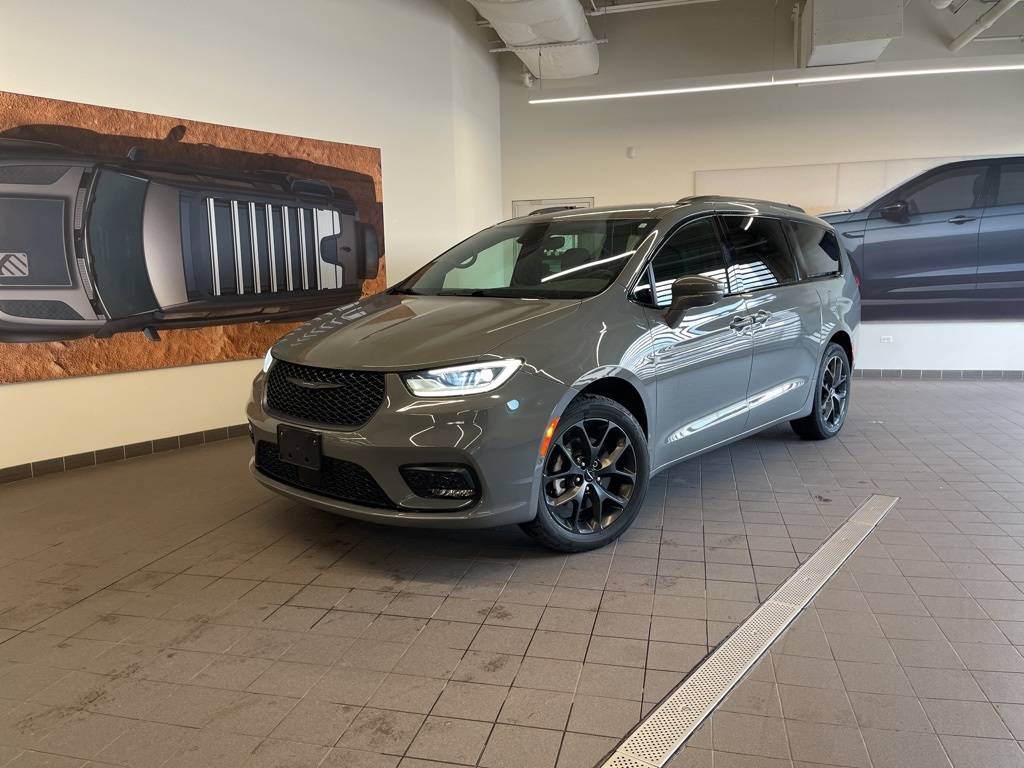 2021 Chrysler Pacifica Touring L — Minivan — 20,494 mi — Hinsdale, IL