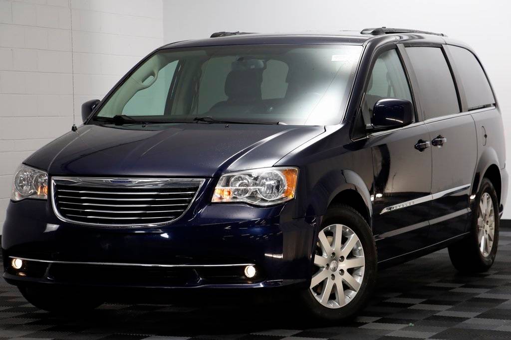 2016 Chrysler Town & Country Touring — Minivan — 113,973 mi — Hinsdale, IL
