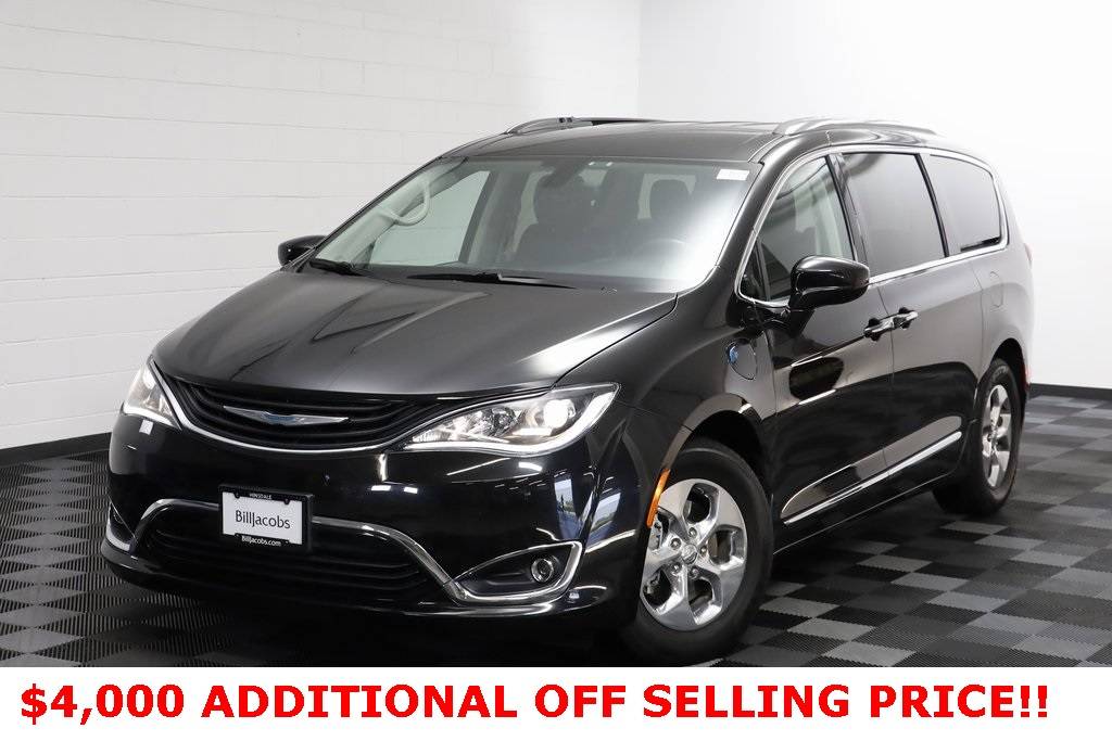 2018 Chrysler Pacifica Hybrid Touring L — Minivan — 61,118 mi — Hinsdale, IL